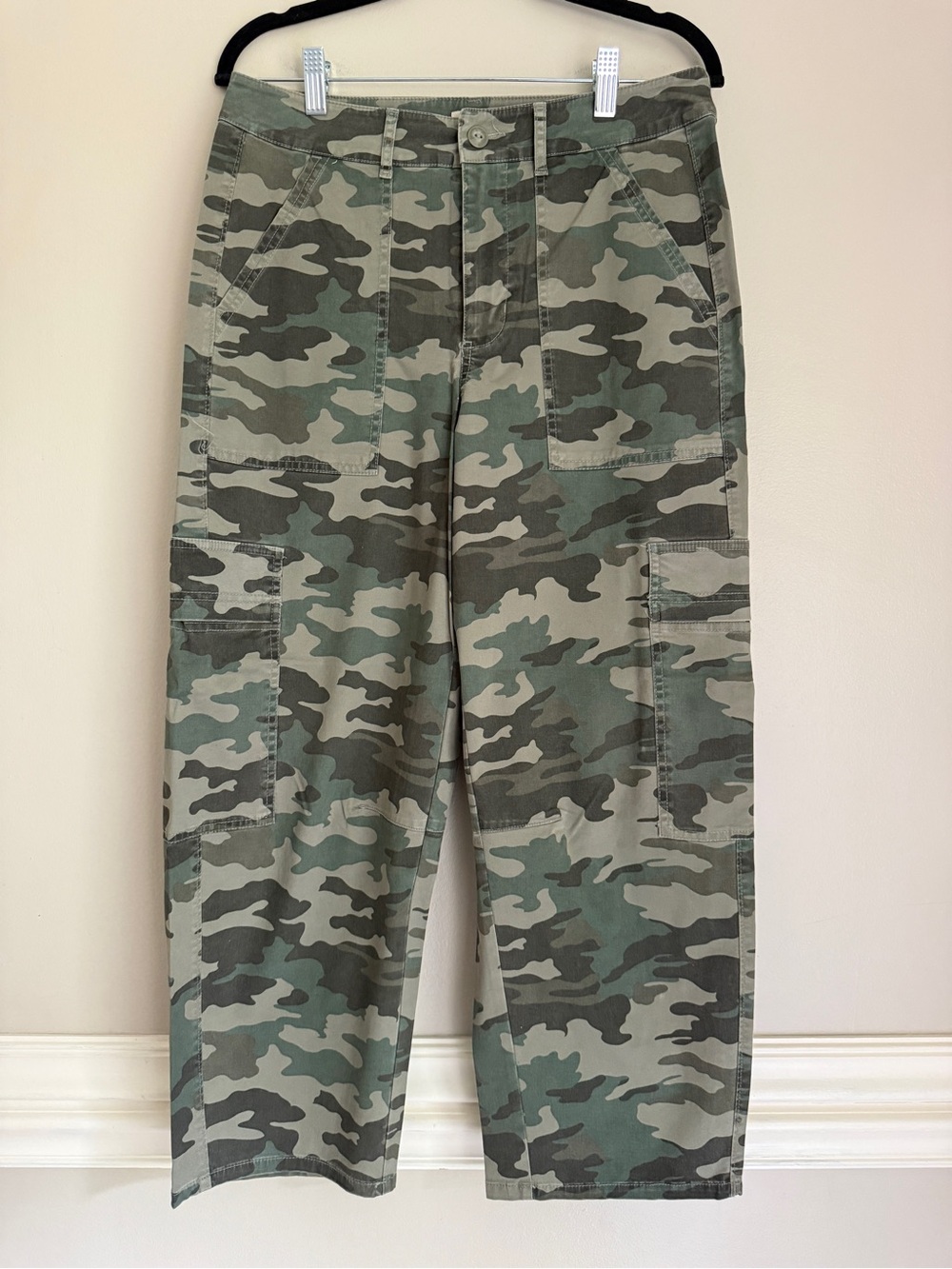 NWOT Universal Thread Women's Camo Utility Pants, size 8